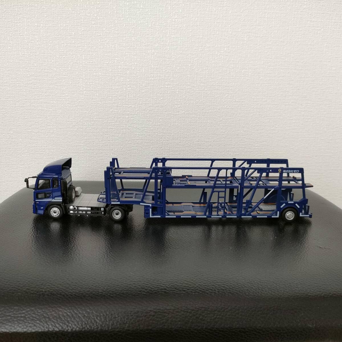 Amazon.co.jp: 京商 1/64 ミニチュア キャリアカー トレーラー UD