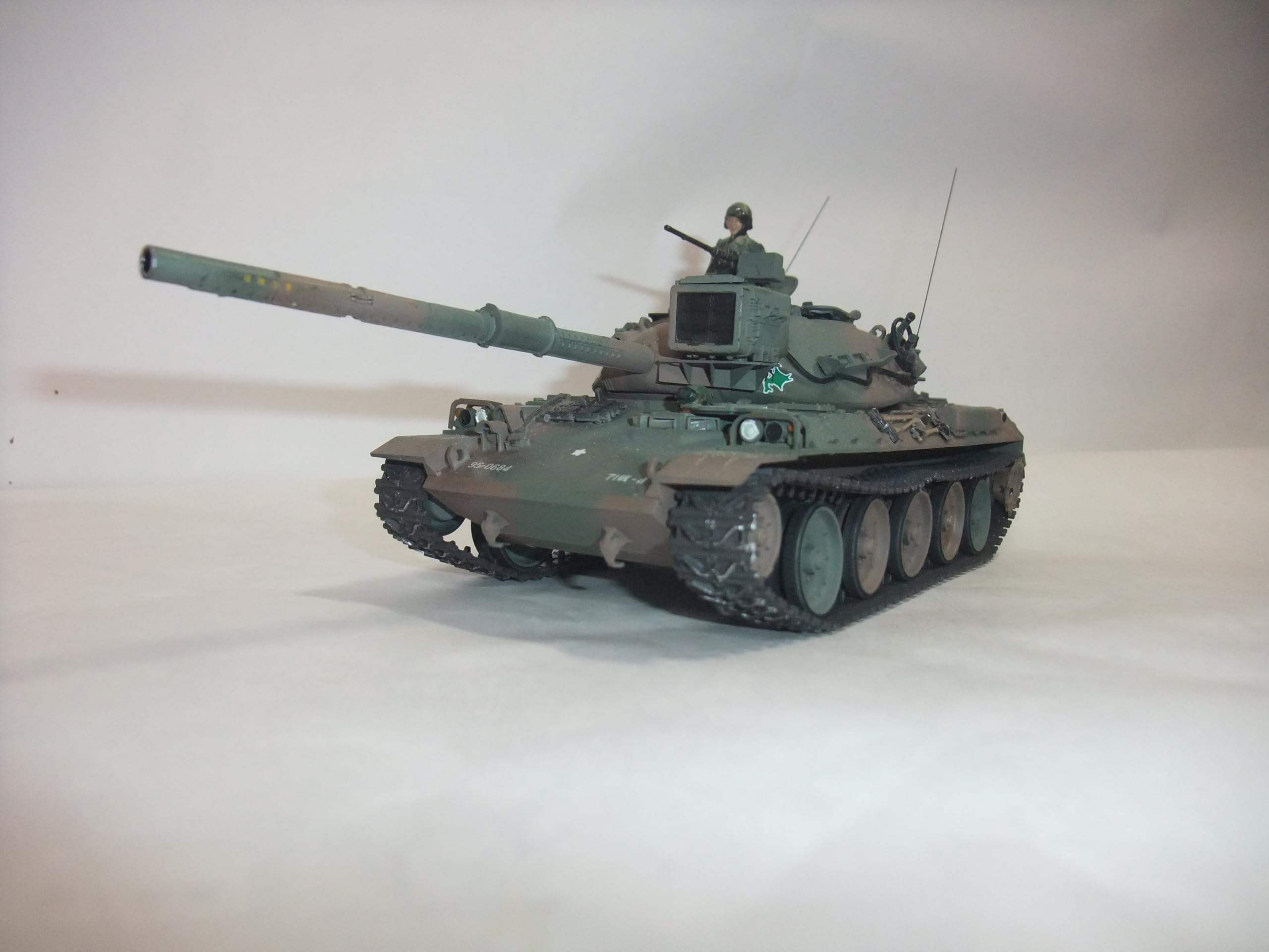 Amazon | 完成品 陸上自衛隊74式戦車 縮尺35分の1サイズ