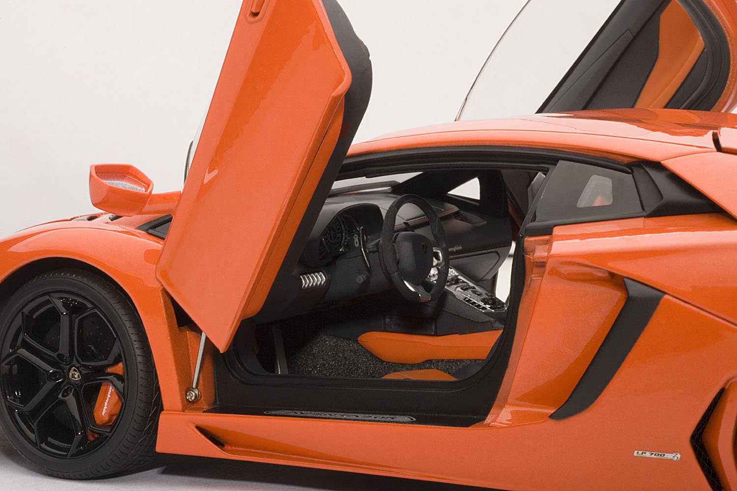 Amazon.co.jp: AUTOart 1/18 ランボルギーニ アヴェンタドール LP700-4