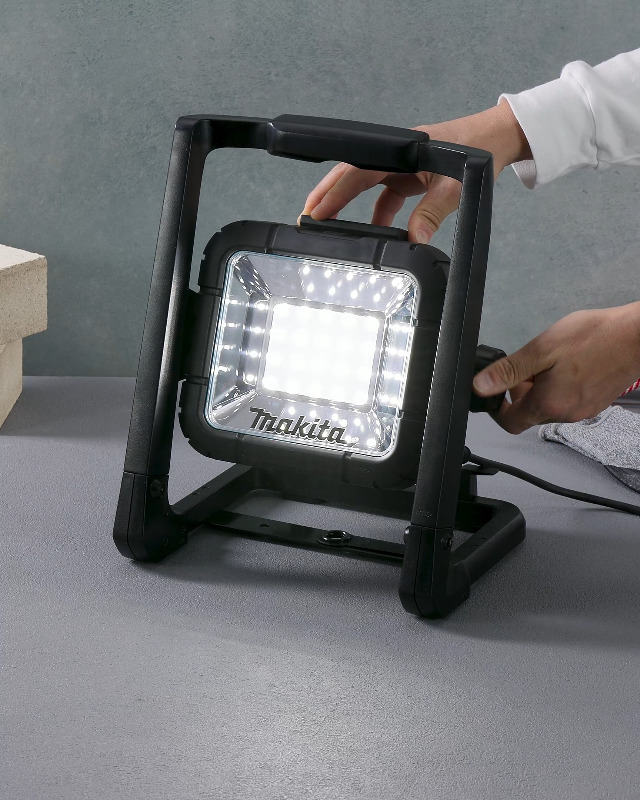 Amazon.co.jp: マキタ(Makita) 充電式LEDスタンドライト 本体のみ 14.4