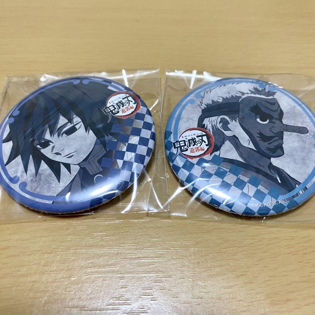 Amazon | 鬼 滅 冨岡義勇 鱗滝左近次 缶バッジ 2点セット | バッジ