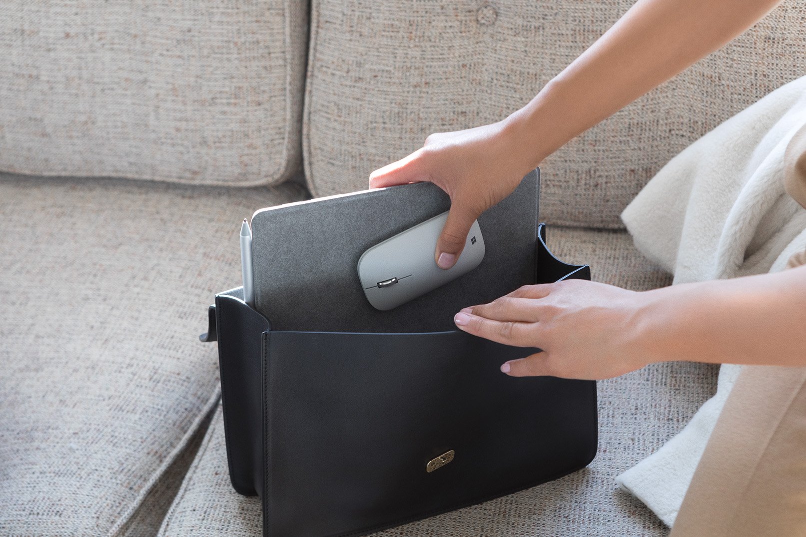 Amazon.co.jp: Surface Go Signature タイプ カバー プラチナ KCS