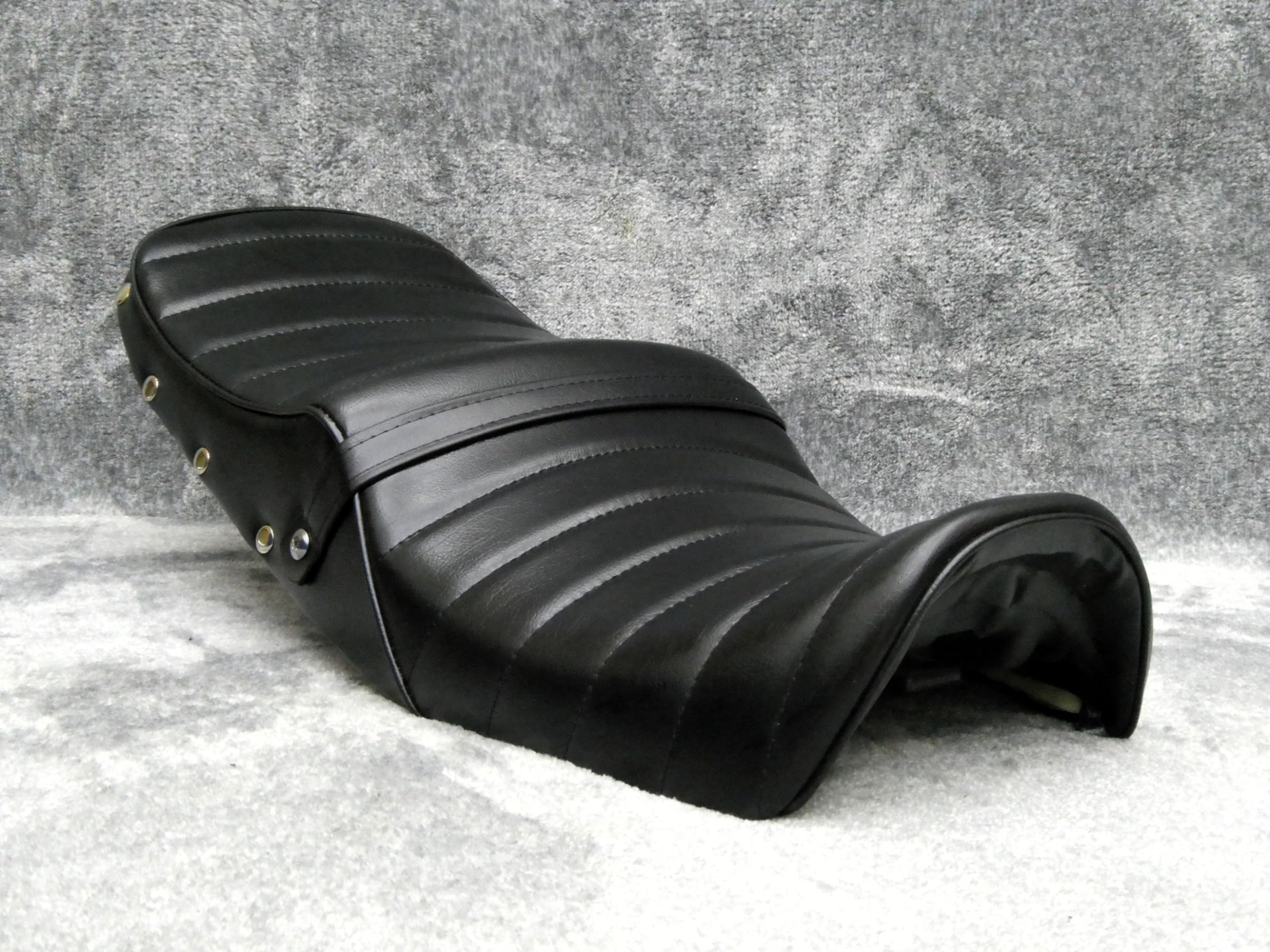 Amazon | XJR400 前期 タックロールシート (黒 レザー 鋲打ち