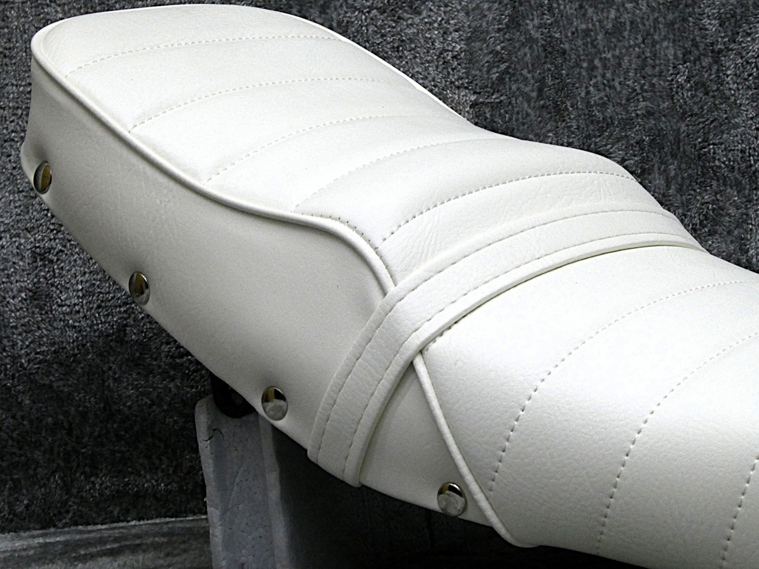 Amazon | エイプ 白皮 鋲打ち タックロールシート/カスタム ローダウン