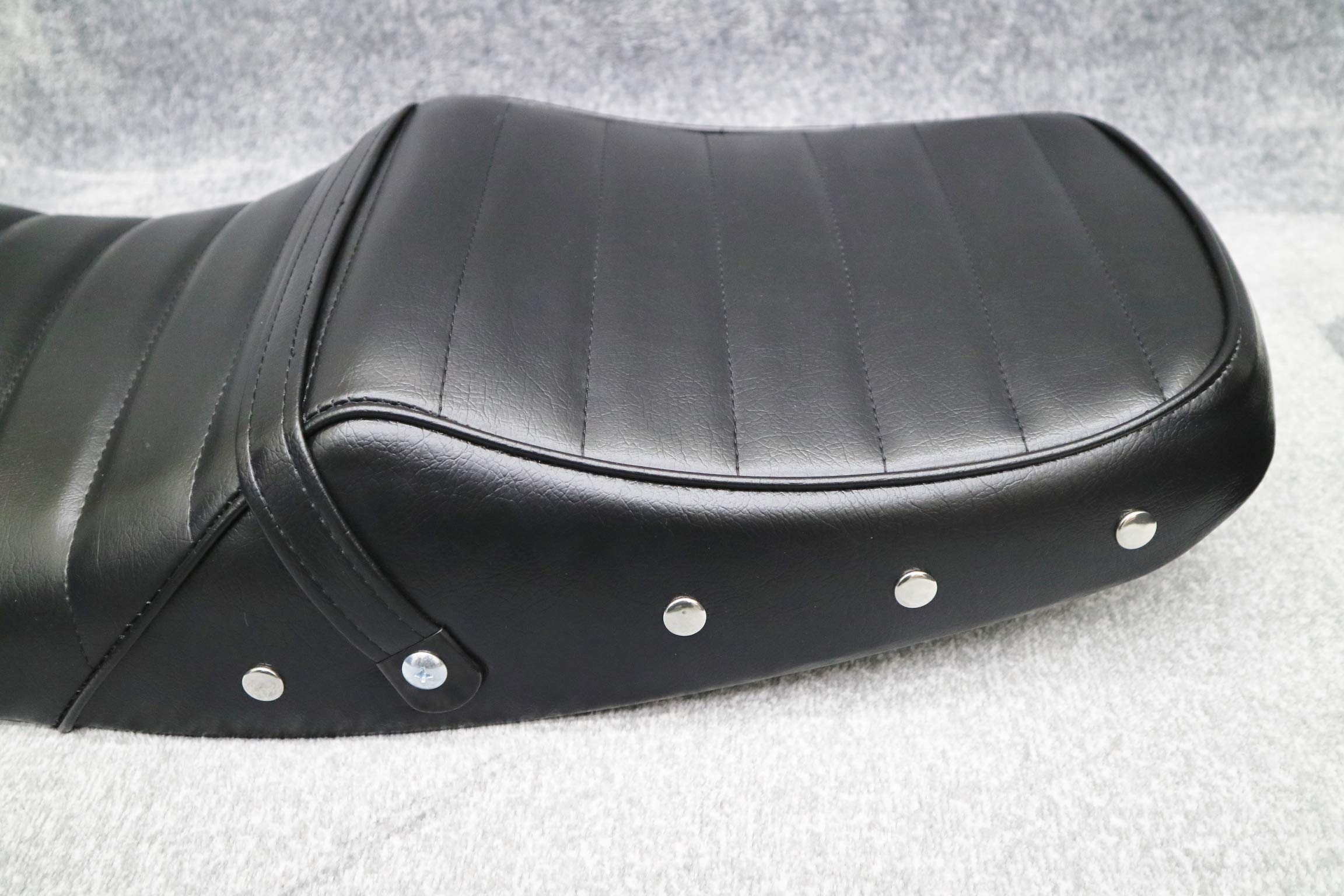 Amazon | XJR1200 XJR1300 黒皮 鋲打ち タックロール