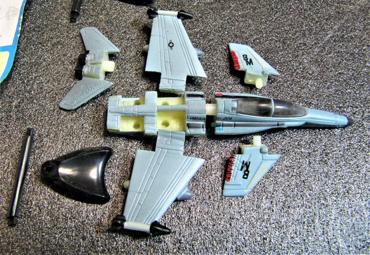 Amazon.co.jp: フルタ チョコエッグ 戦闘機 №04 F-4ファントムⅡ №08 F