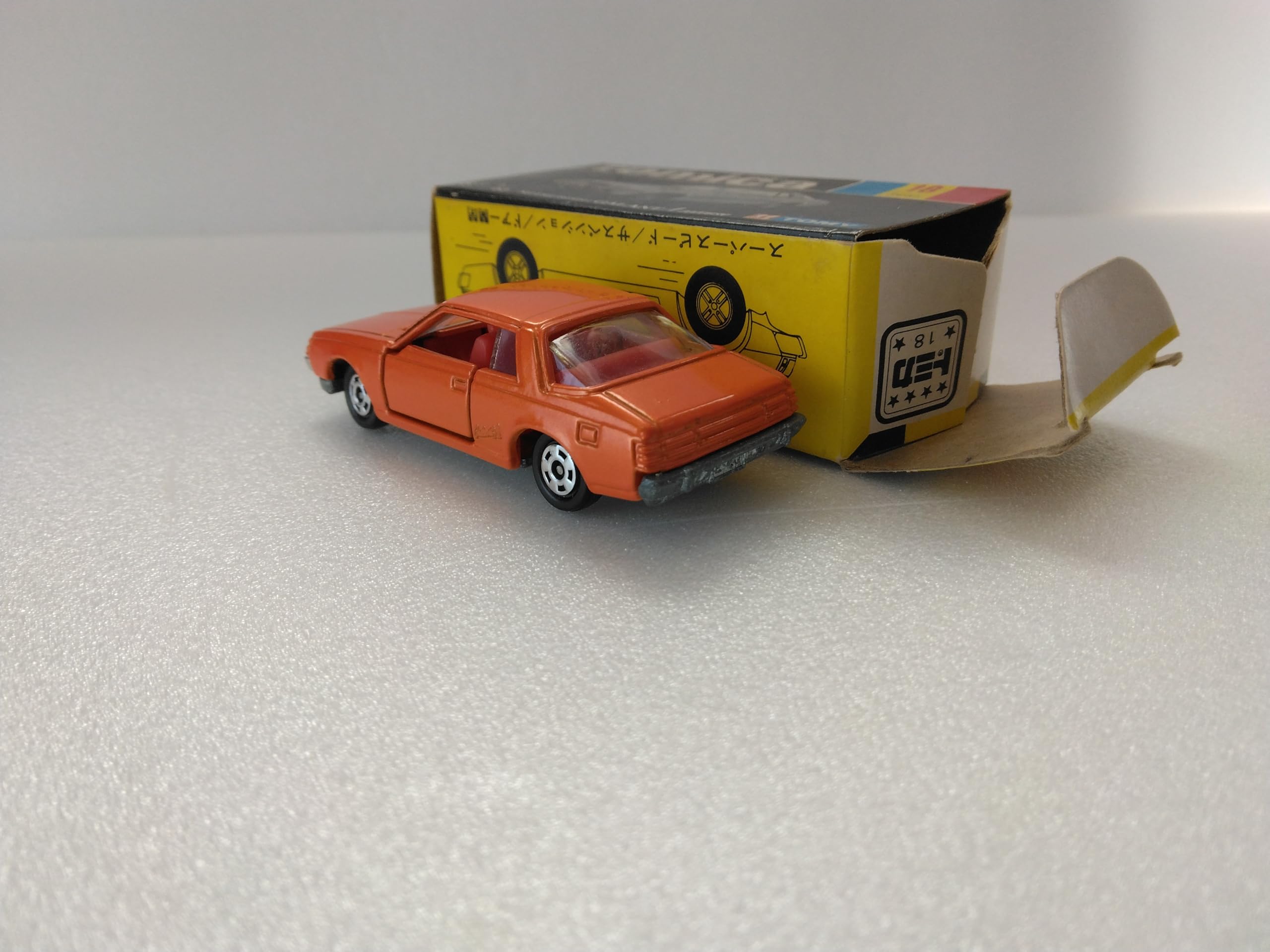 Amazon.co.jp: トミカ 黒箱 №18 1/63 三菱 ギャラン ラムダ 2000GSR