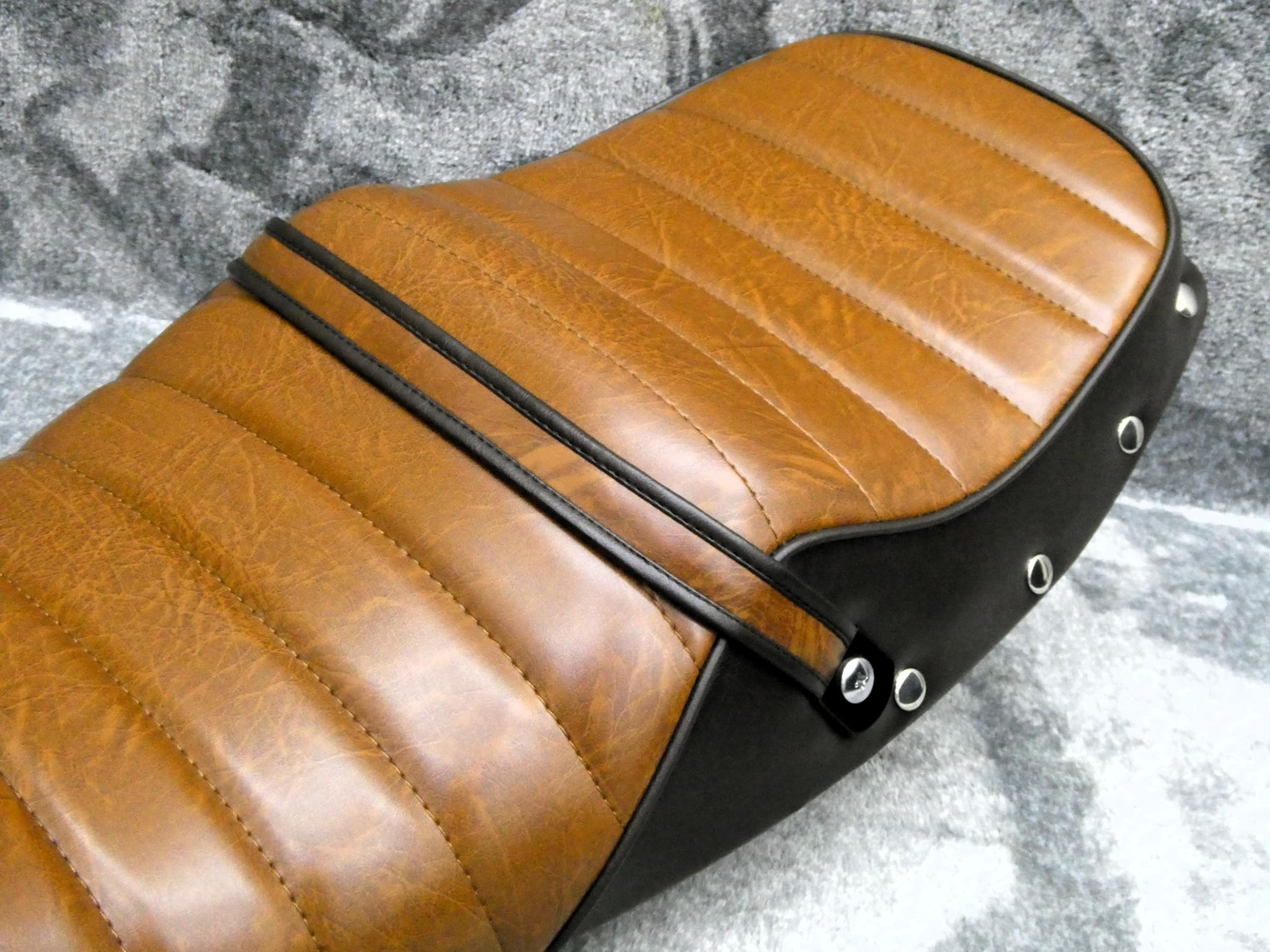 Amazon | XJR400R 後期 タックロールシート (茶 レザー