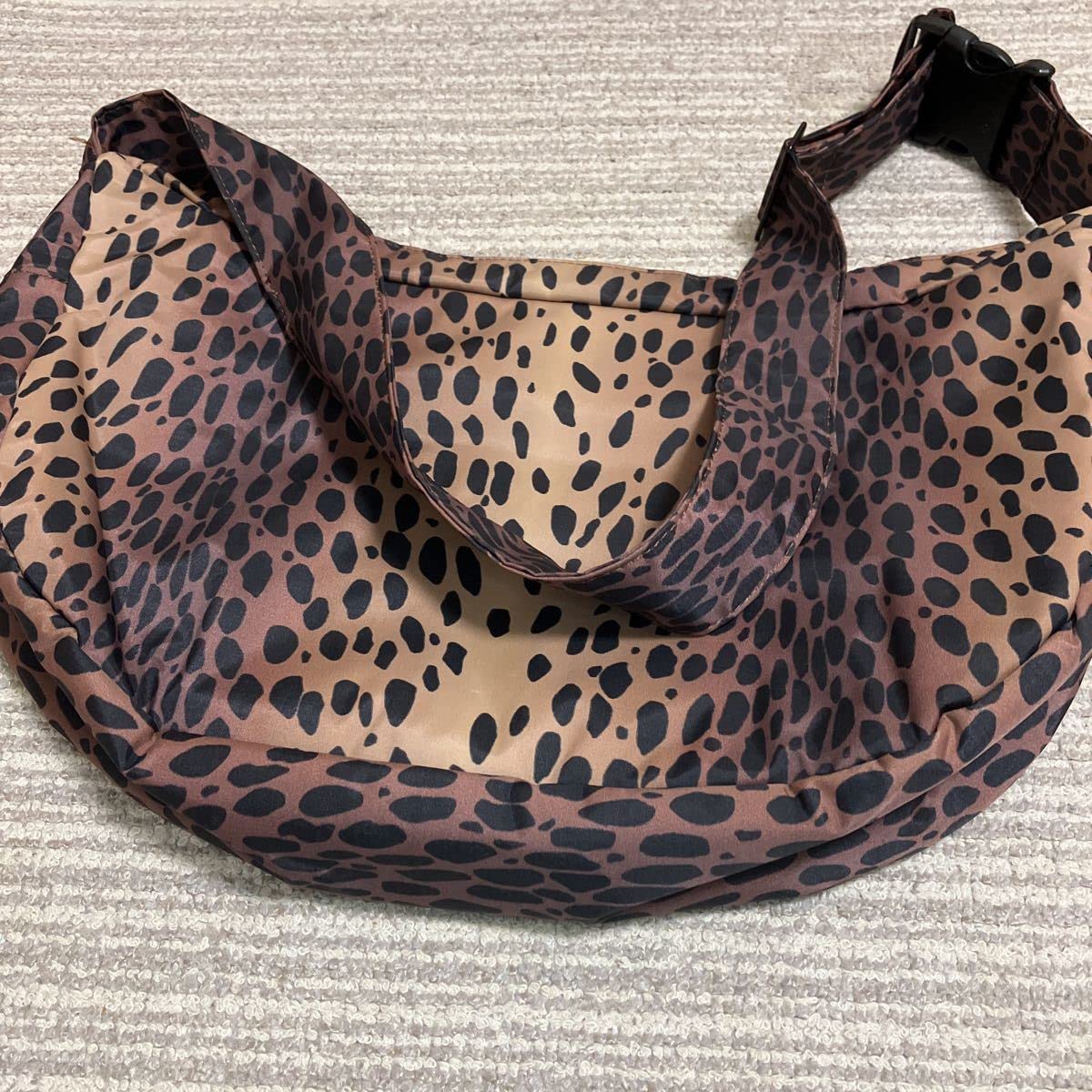 Amazon.co.jp: レア！廃盤超ヘッドポーターヒョウ柄半円ショルダー