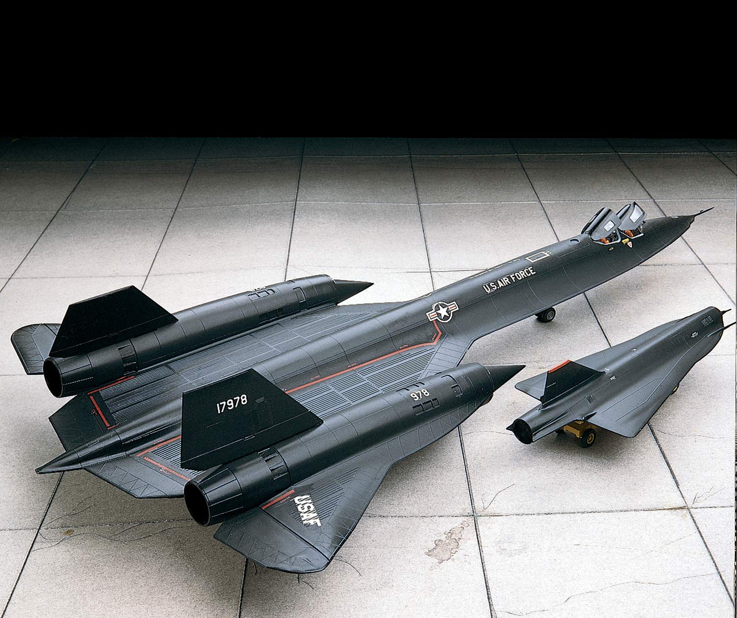 Revell 85-5810 SR-71 Blackbird Escala 1:72 66 peças Skill Level 4
