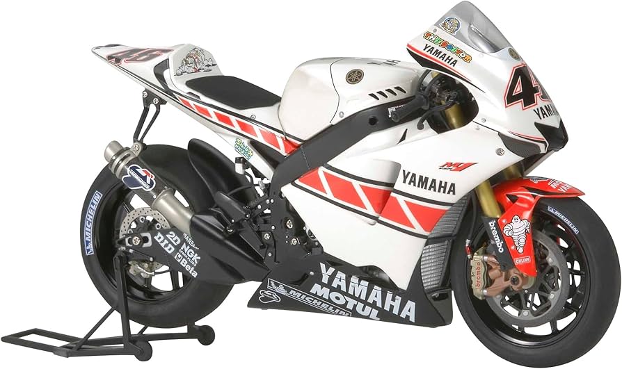 Amazon | タミヤ 1/12 オートバイシリーズ No.115 ヤマハ YZR-M1 50th