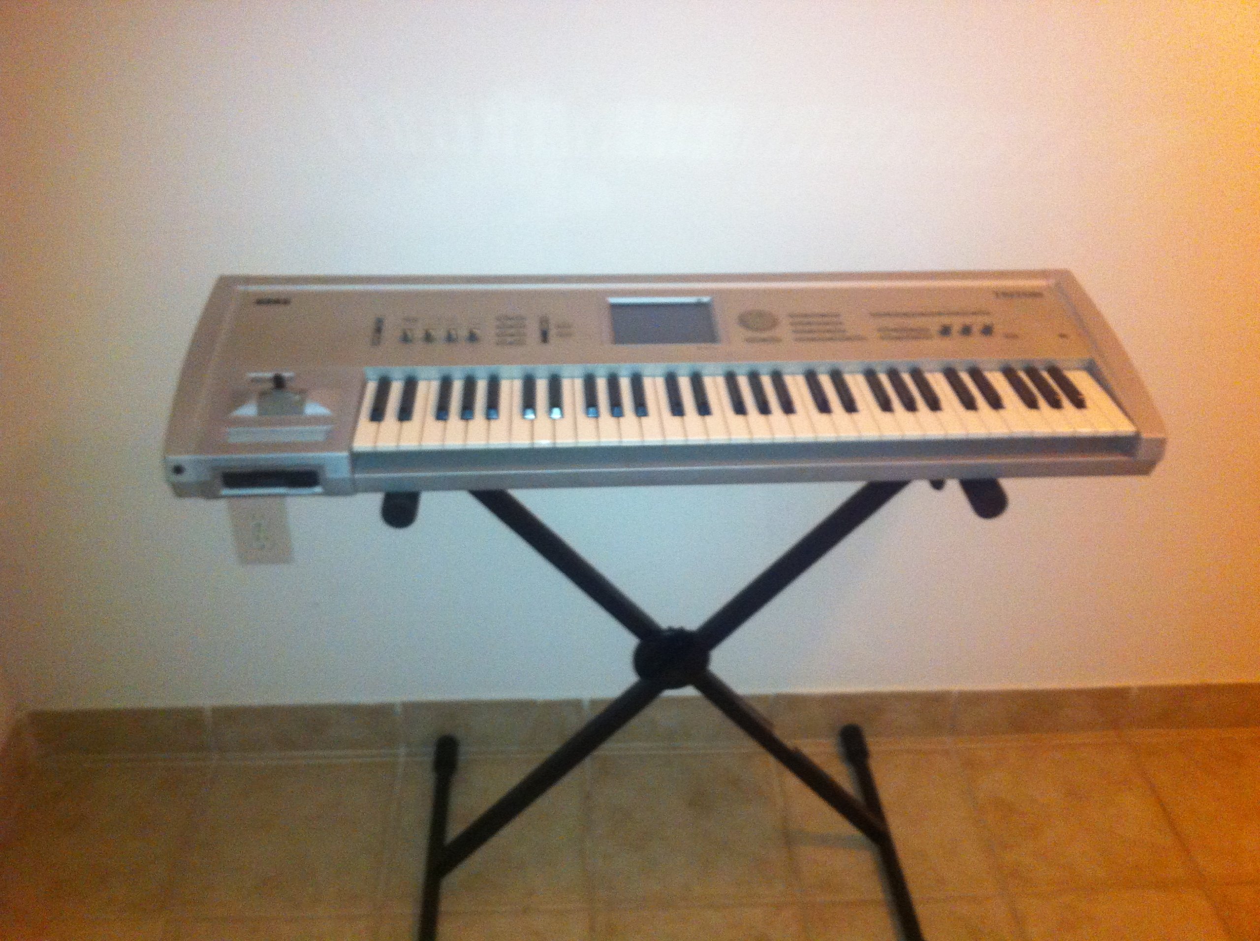 Korg Triton Classic 61-Key Workstation And Sampler : Amazon.in