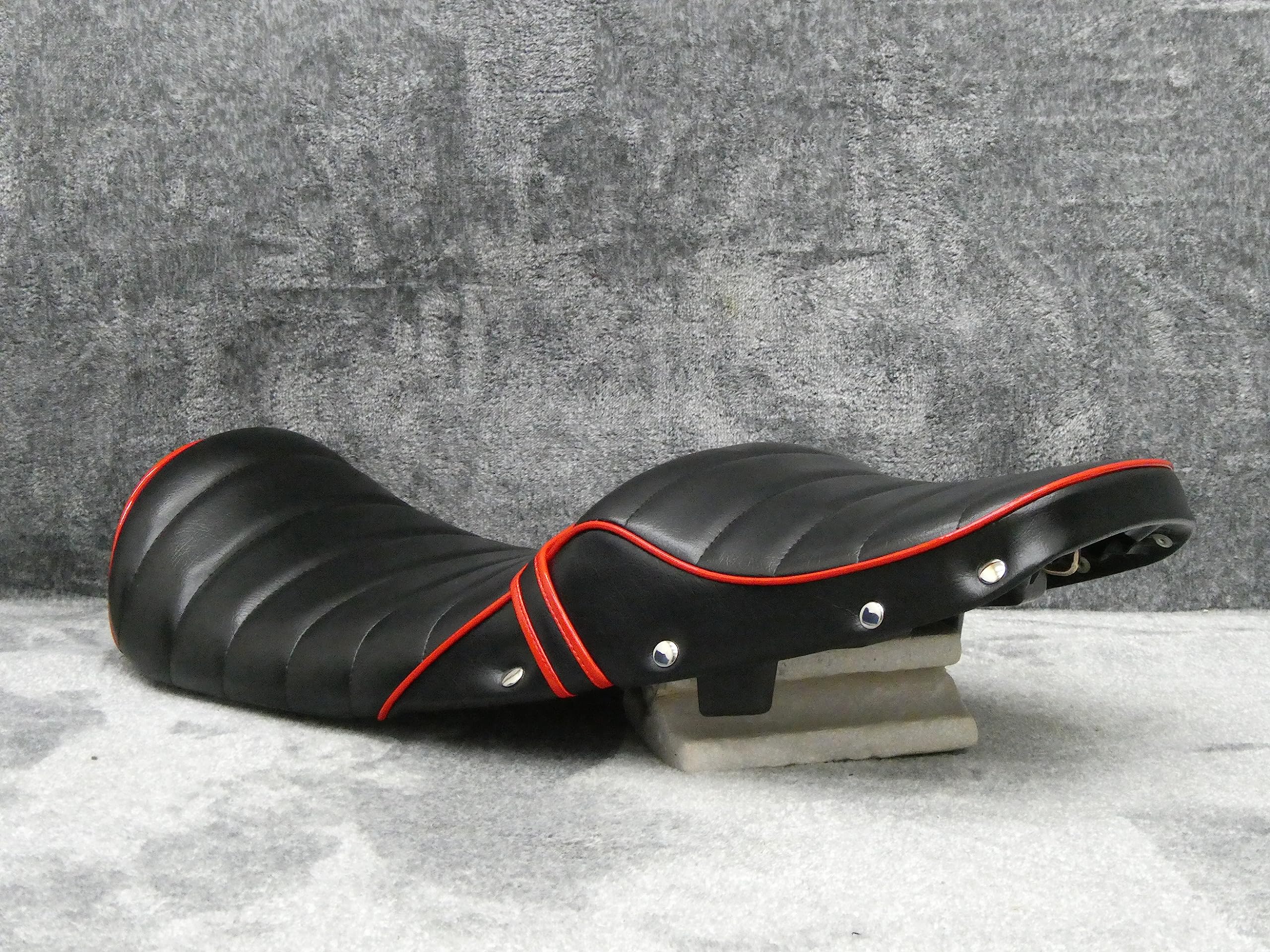 Amazon | NC39 NC42 (黒赤皮鋲打ちタックロールシート)/ NC39