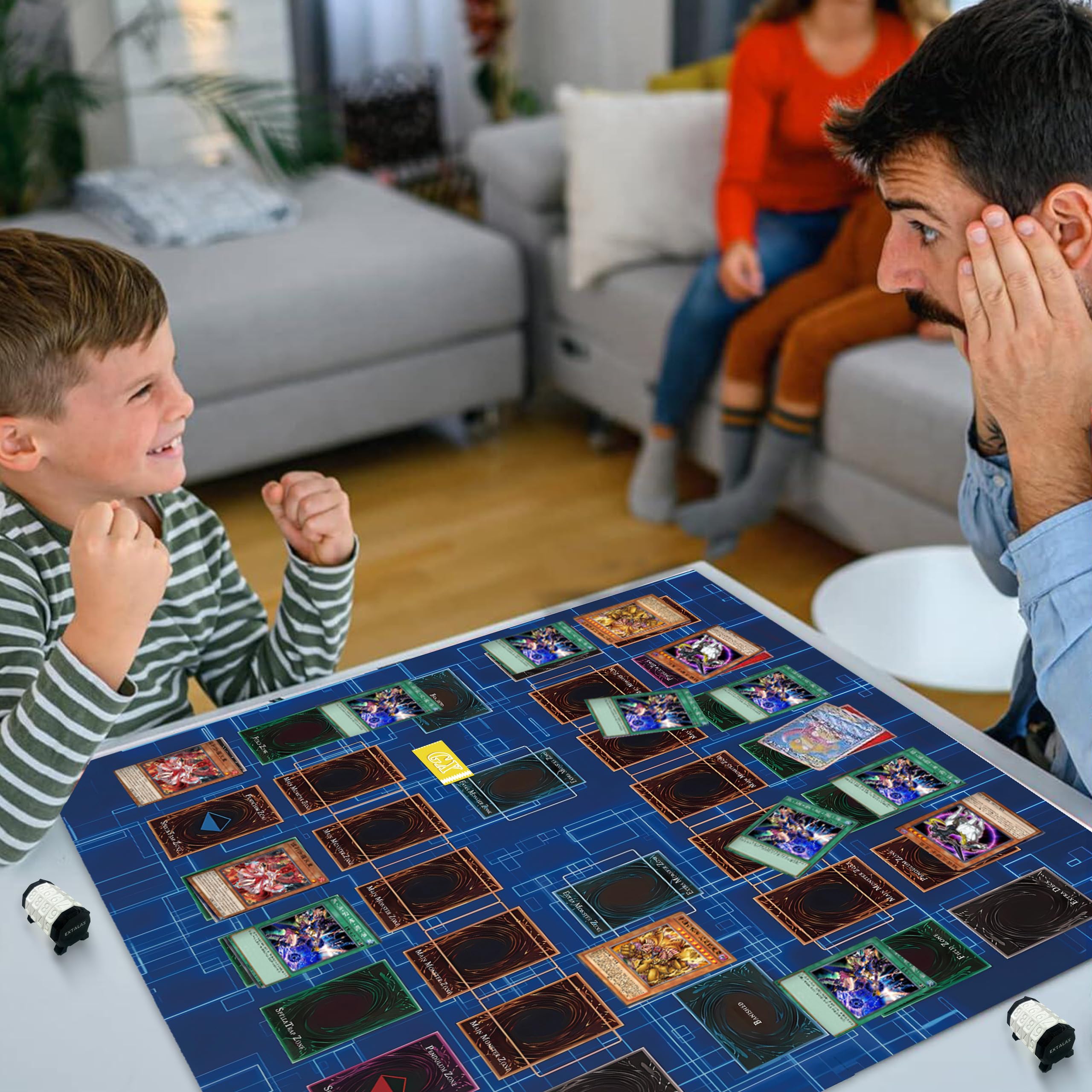 Amazon | 遊戯王プレイマット、2人用、限定版レアダイスと無料収納