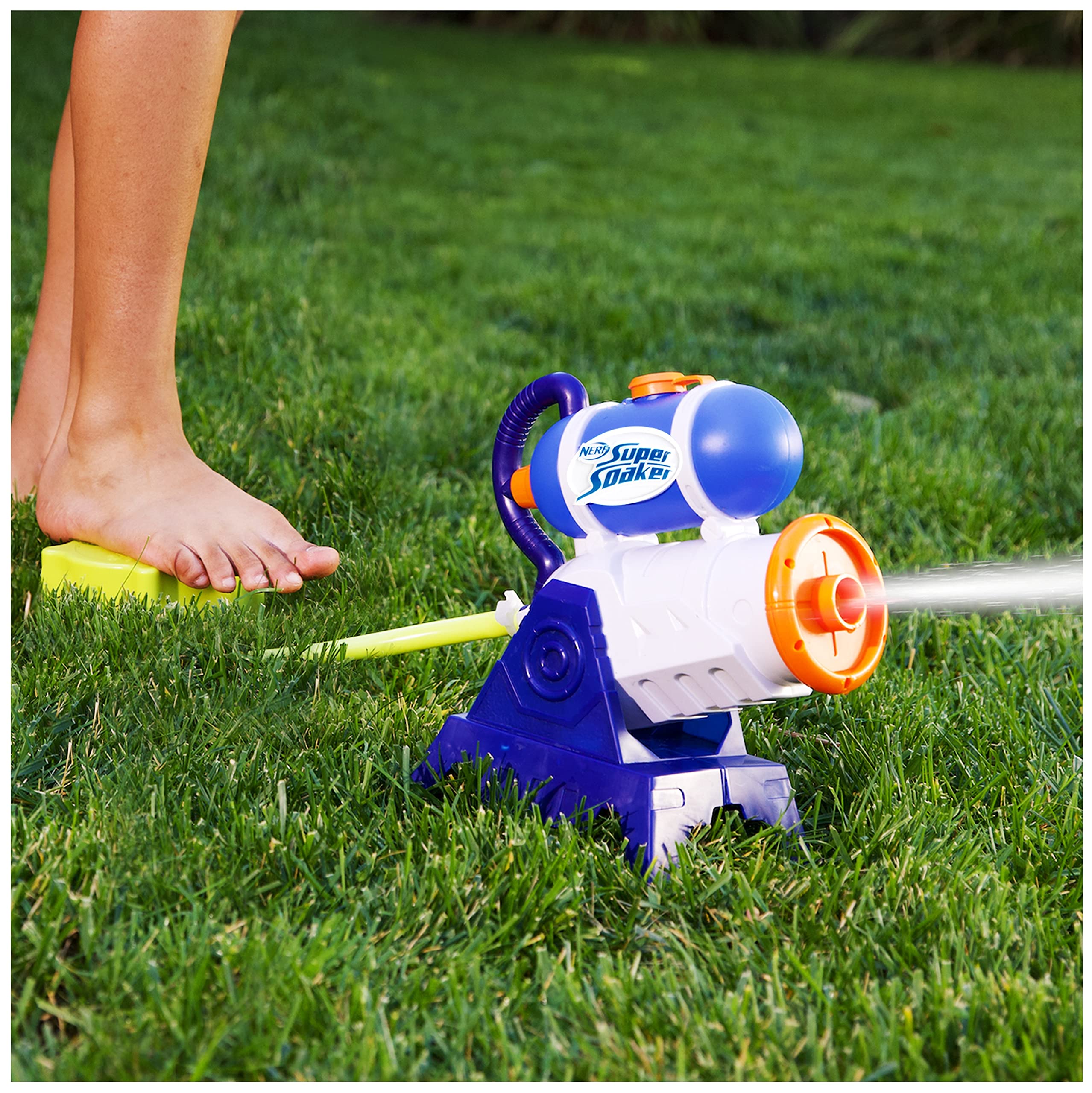 Amazon.com: NERF Super Soaker Grab 'N Go Stomp Soaker Blasting