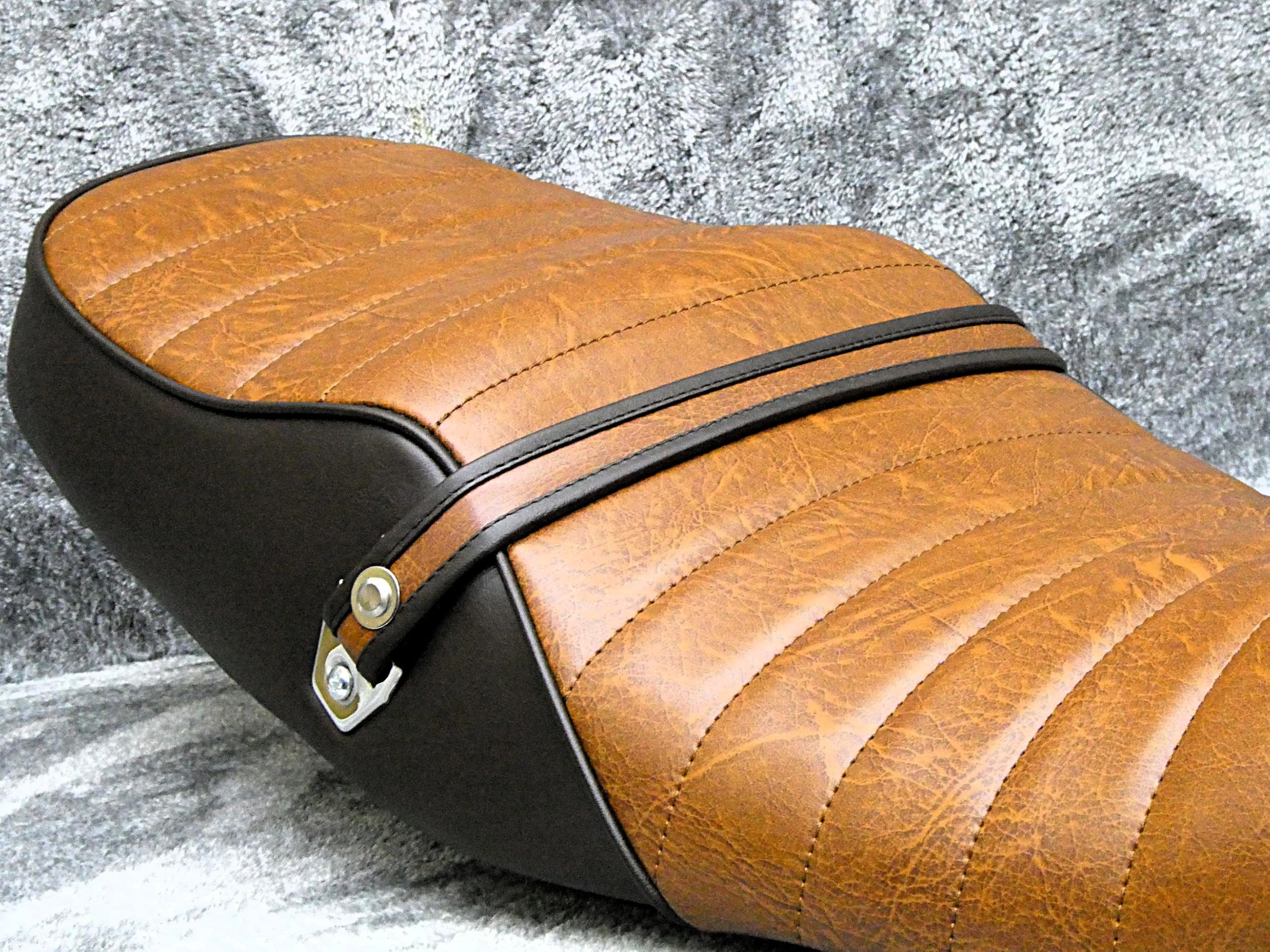 Amazon | NC36 茶ツートン タックロールシート/ブラウンレザー 完成品