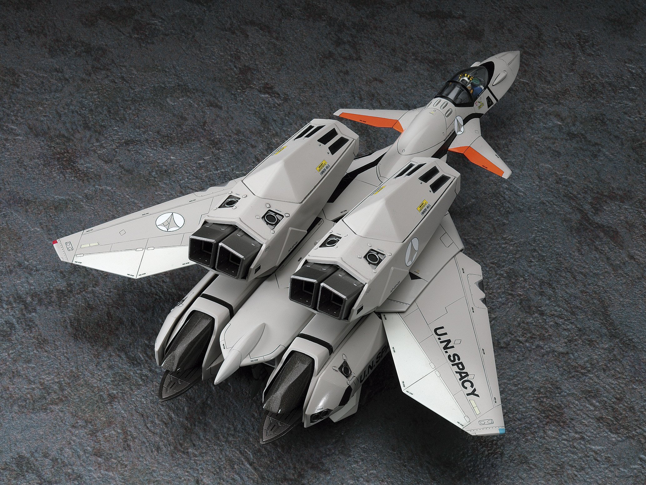 Amazon.com: Hasegawa Macross Plus VF-11B Super Thunderbolt 1/72
