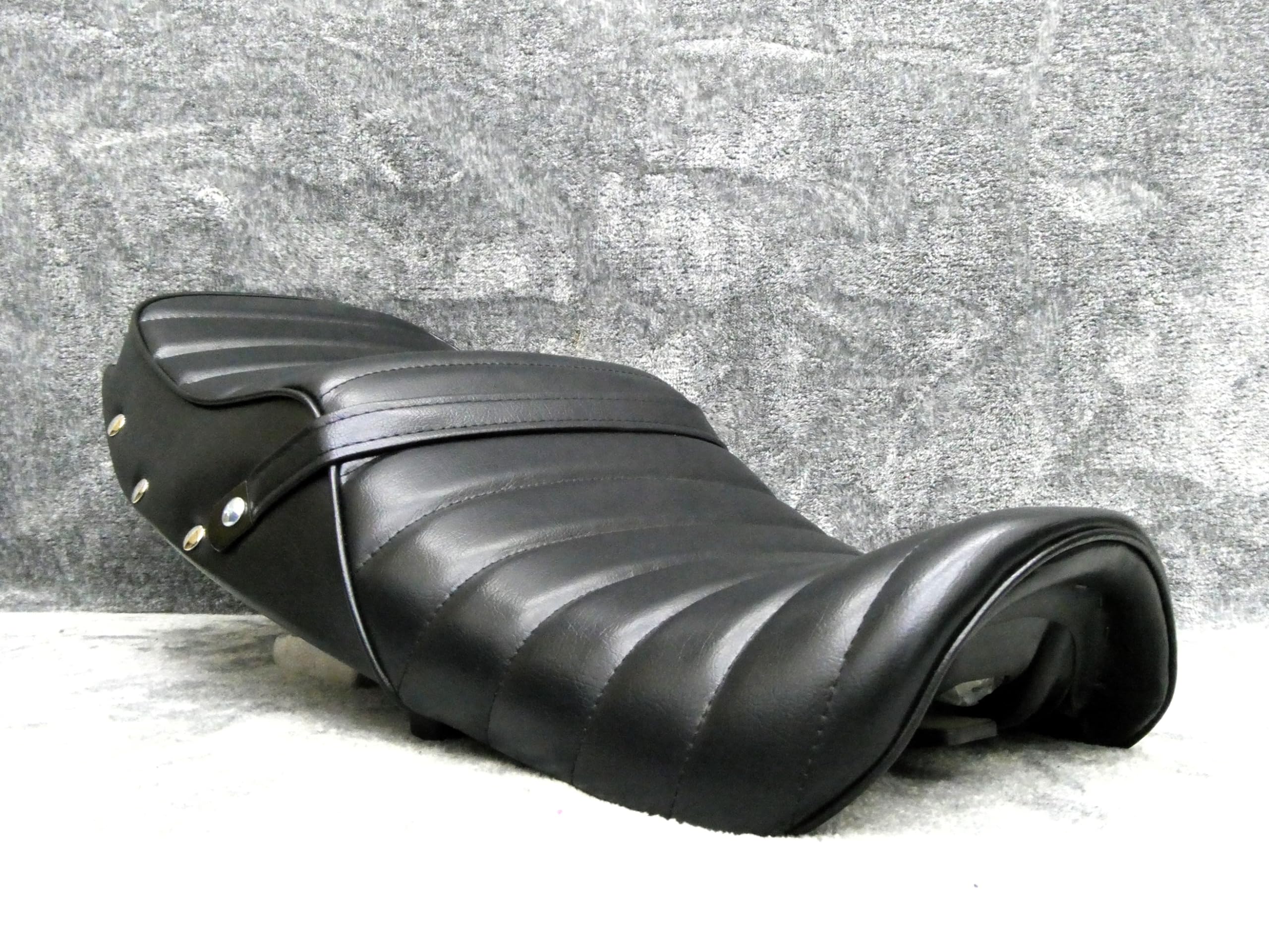 Amazon | XJR400R 後期 タックロールシート/ (黒皮 鋲打ち