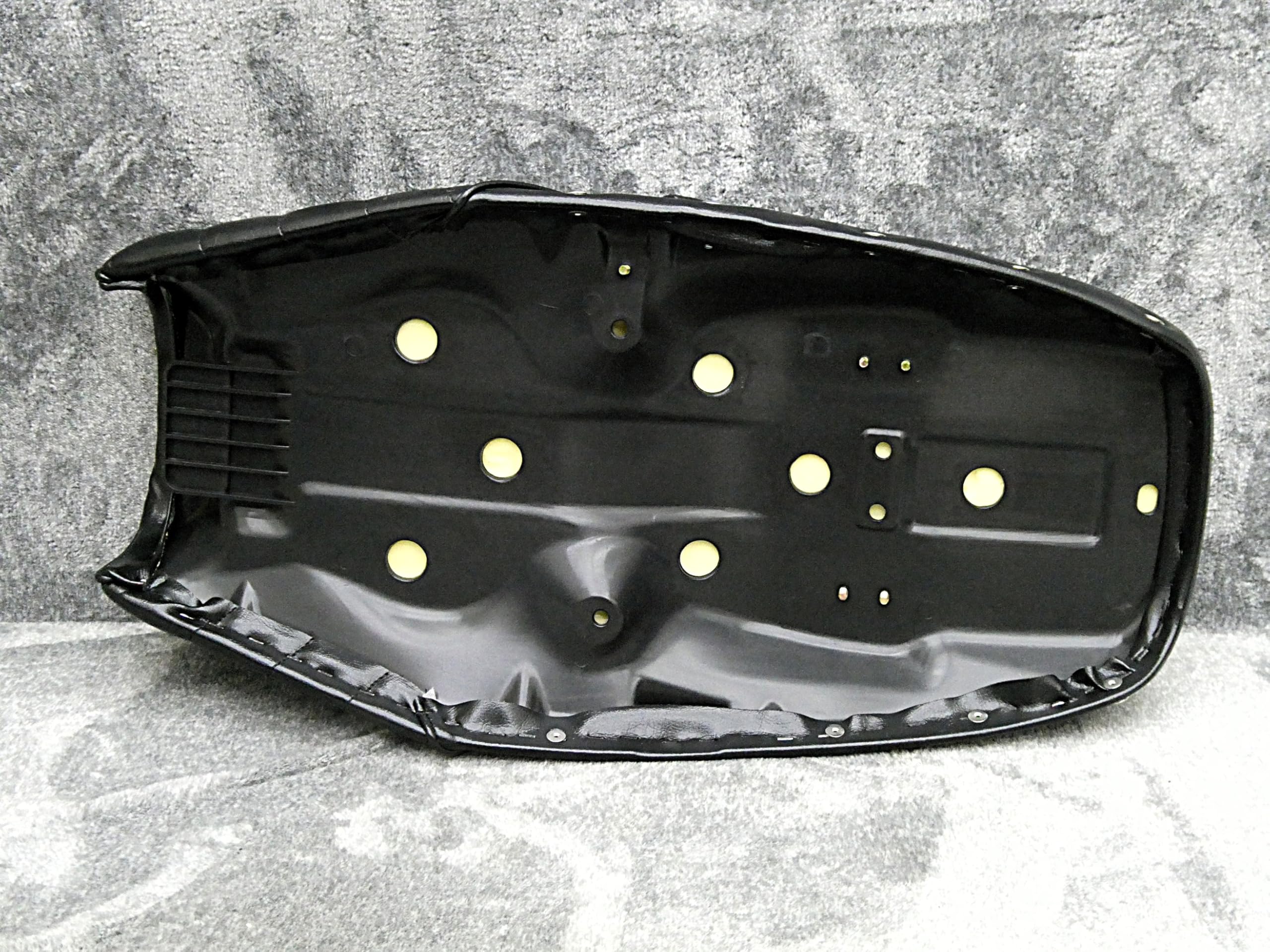 Amazon | ホーク2 タックロールシート/完成品 CB250T CB400T (黒皮 鋲