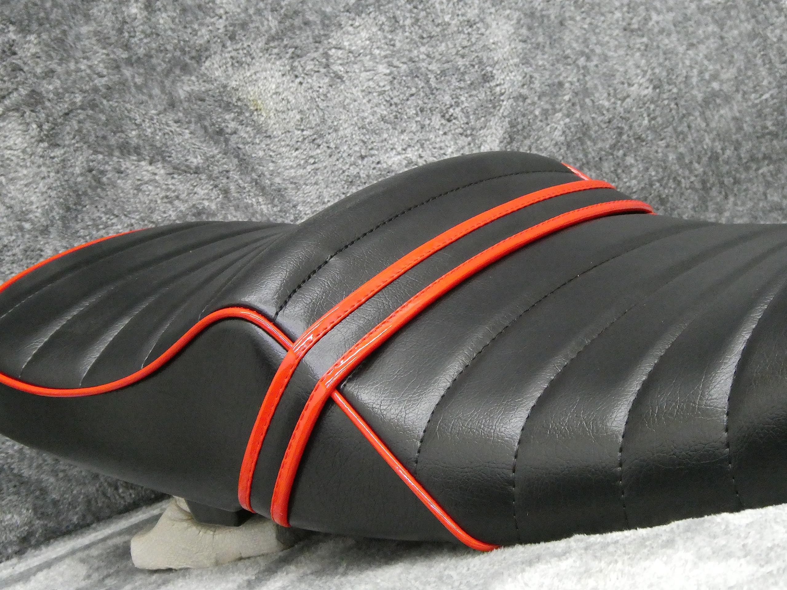 Amazon | NC39 NC42 (黒赤皮タックロールシート)/NC39 NC42