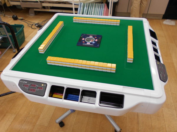 待望の全自動麻雀卓が入りました！！ | 万葉のさとは神奈川県川崎市と