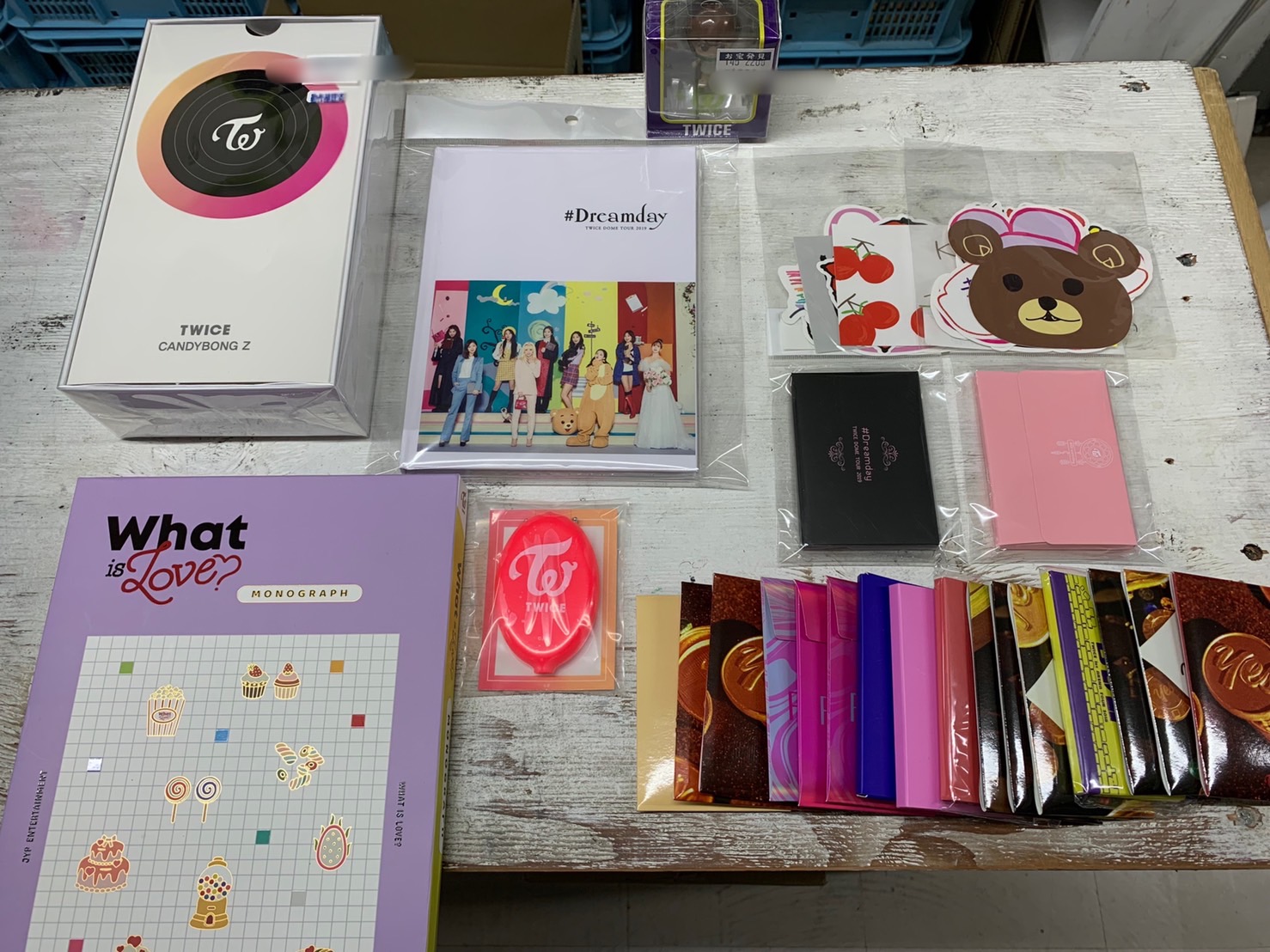 アイドル】☆〈TWICE グッズ〉たくさん入荷しましたー！☆ - 万代書店
