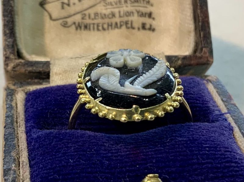 ビクトリア時代のオニキスのフラワーストーンカメオ - アンティーク