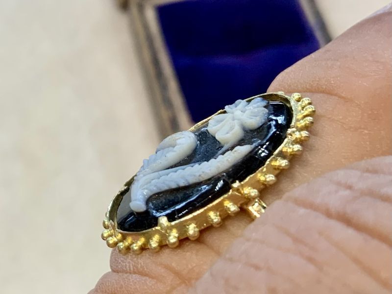 ビクトリア時代のオニキスのフラワーストーンカメオ - アンティーク