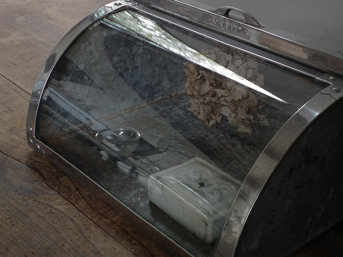 H02248 昭和レトロ ブリキ 駄菓子屋のRガラスショーケース | MANSIKKA