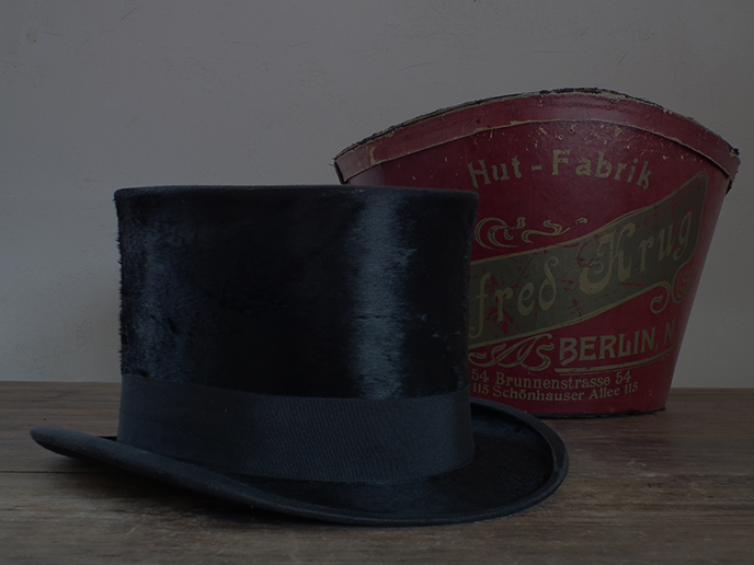 I03997 ドイツ アンティーク 紙箱付きの古いシルクハット | MANSIKKA