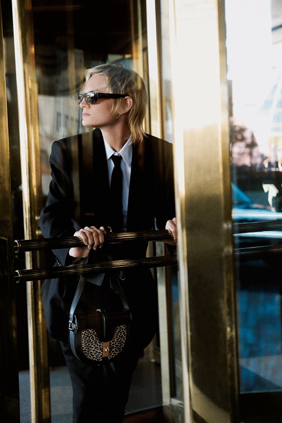 エディ・スリマンによるセリーヌのアイコンバッグが素敵。｜Fashion