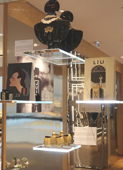 新しい香水LUIのお買い物と写真展をゲラン本店で。｜Paris