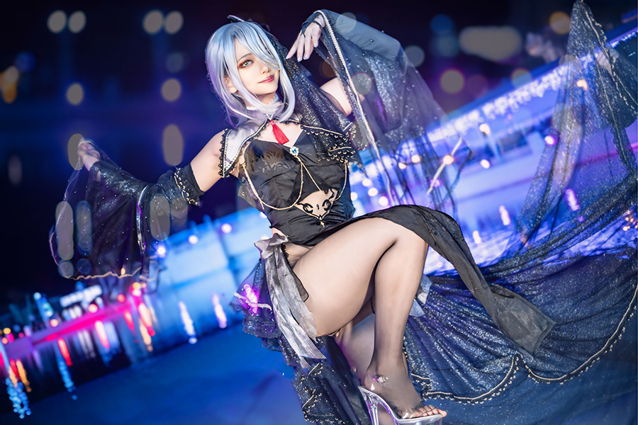 コスプレ】黒レースで色気漂う美脚ショット！ 極上に美しい花嫁衣装の