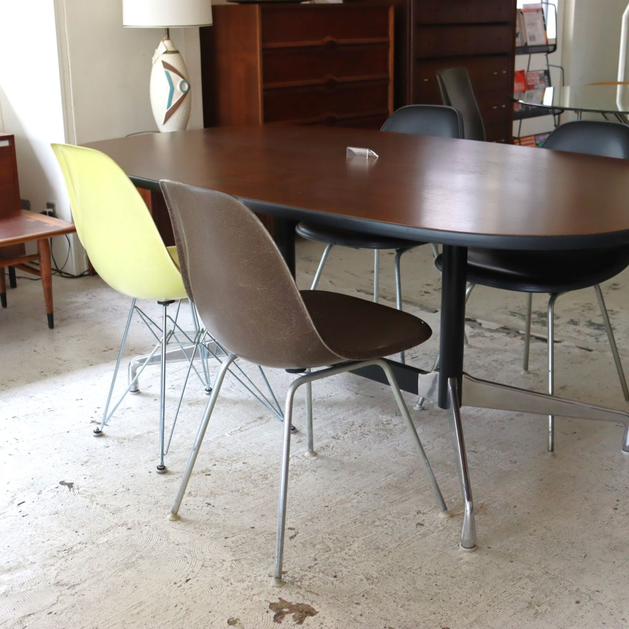 ハーマンミラー社製イームズ サイドシェルチェア(ブラウンFRP