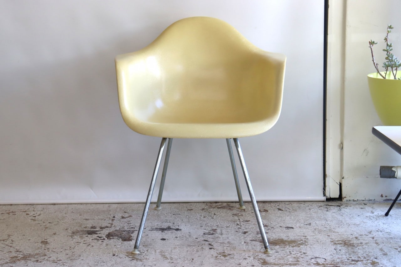 ハーマンミラー社製アームシェルチェア(パーチメントFRP) | イームズ