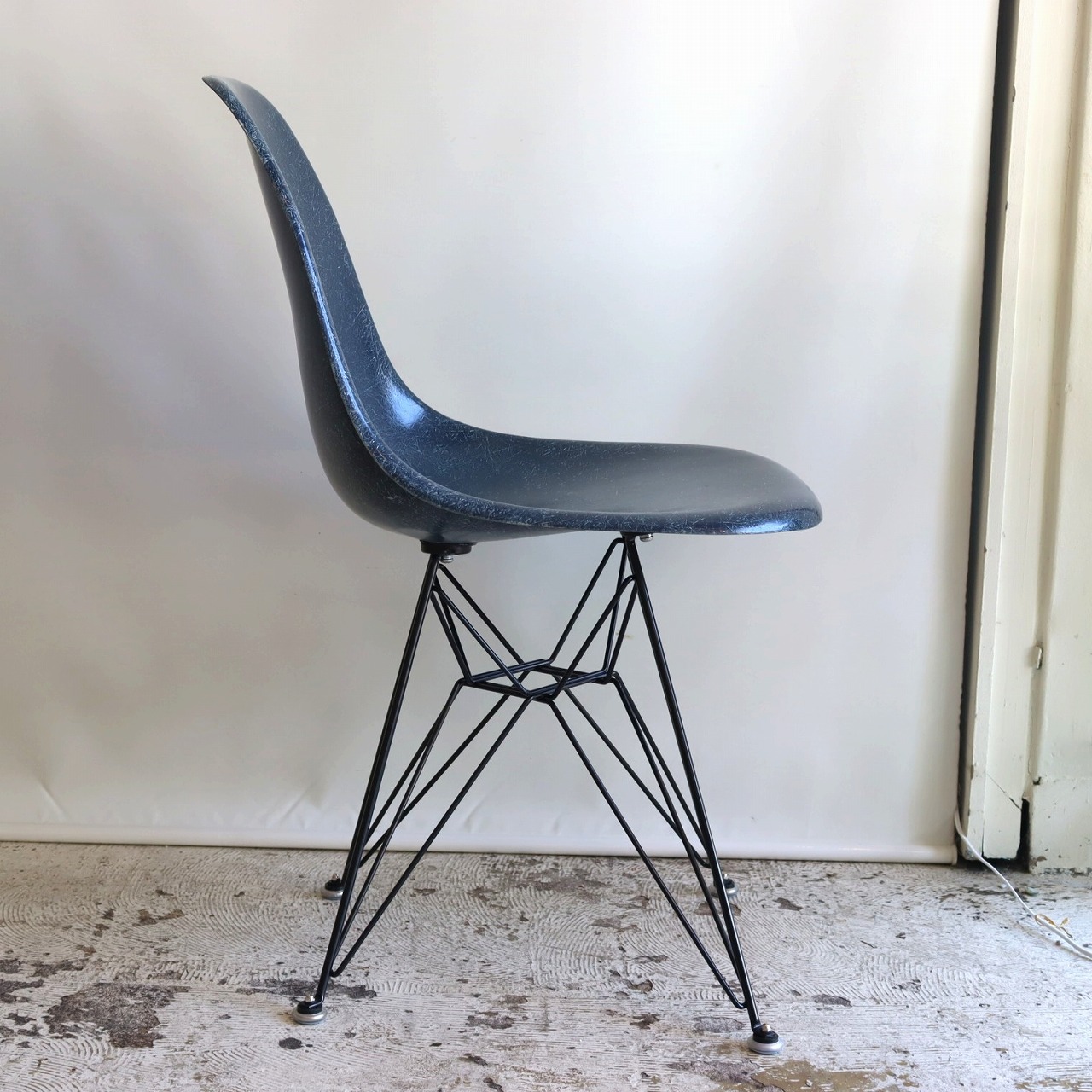 ハーマンミラー社製イームズ サイドシェルチェア(ネイビーFRP