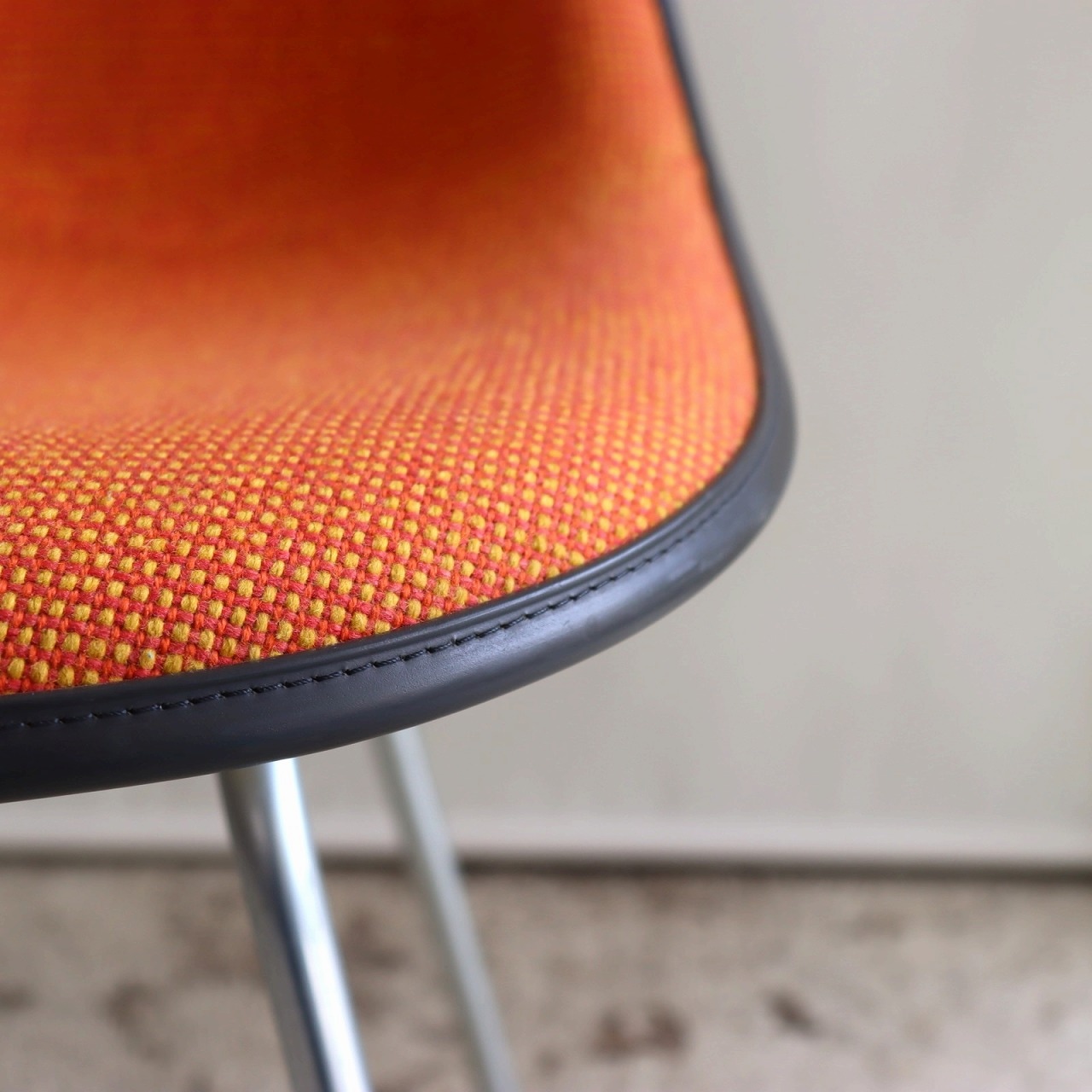 ハーマンミラー社製イームズ サイドシェルチェア(ジラードファブリック