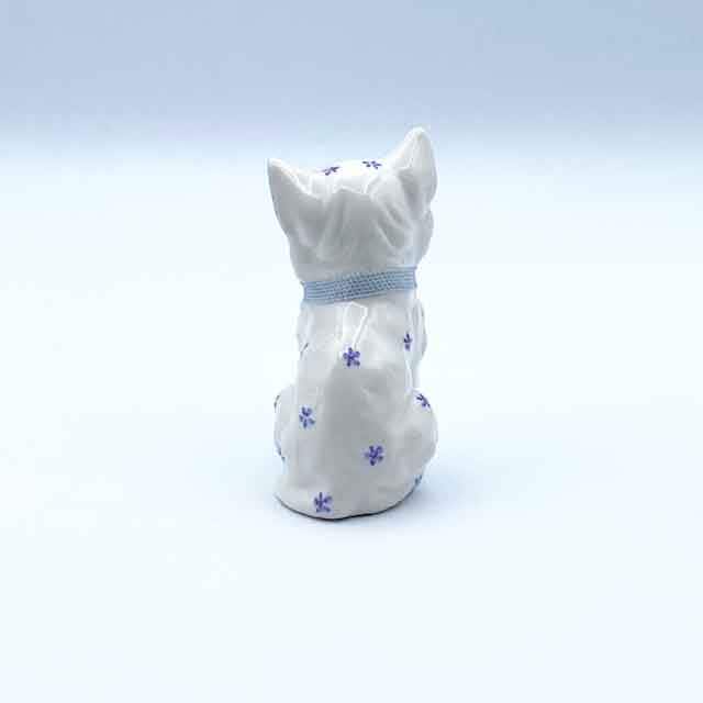 Irish Dresden ブルーのリボンの白猫フィギュリン アイリッシュ