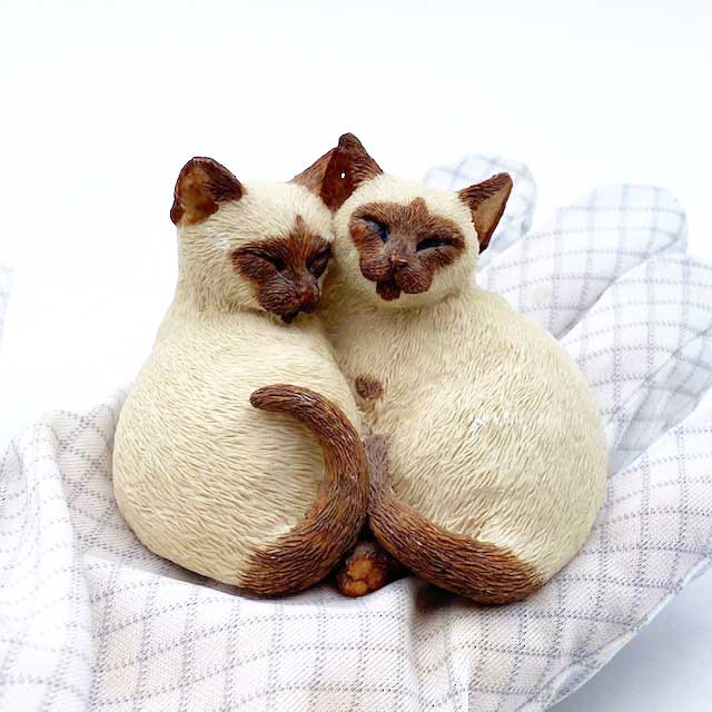 シェラット＆シンプソン 猫フィギュリン 寄り添う2匹のシャム猫