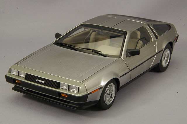 オートアート 1/18 デロリアン DMC-12 サテンシルバー | すべての商品