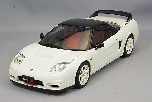 オートアート 1/18 ホンダ NSX-R (NA2) チャンピオンシップホワイト
