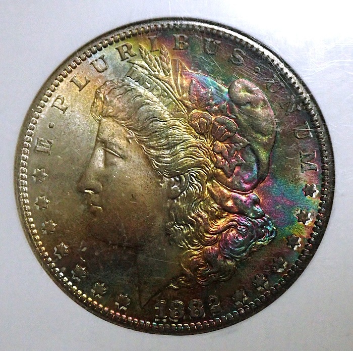 アメリカ1882年「モルガンダラー」のレインボートーン、高鑑定