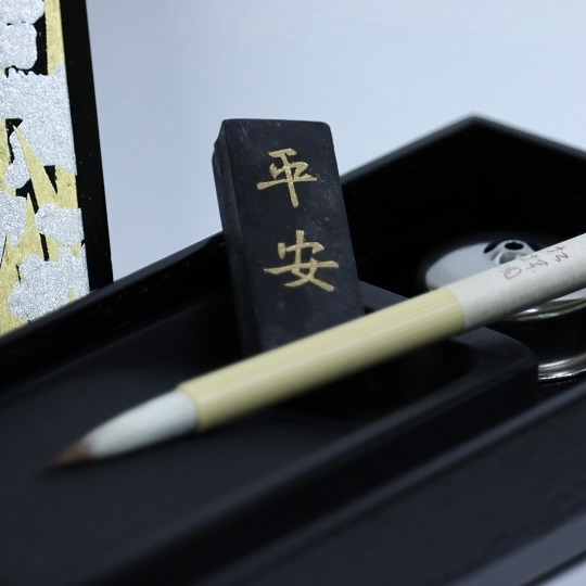 小硯 八橋蒔絵螺鈿硯箱 | 筆記用具 | 東京国立博物館ミュージアムショップ