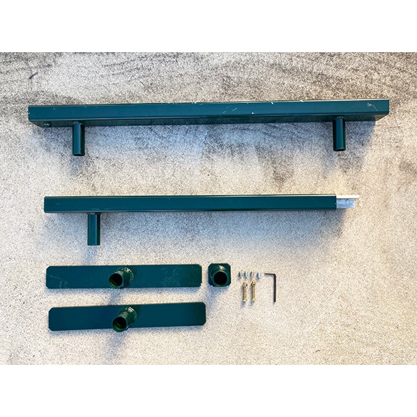 室内 鉄棒、体育体操マット、スケートボードセクション スケボーレール