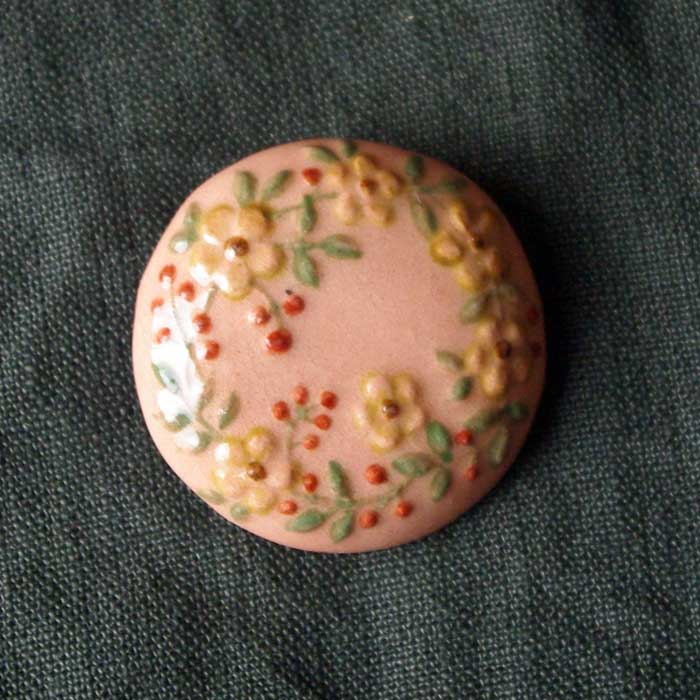 陶器のブローチ【のばら / コーラル】 益子焼 焼きもの 花柄 花模様