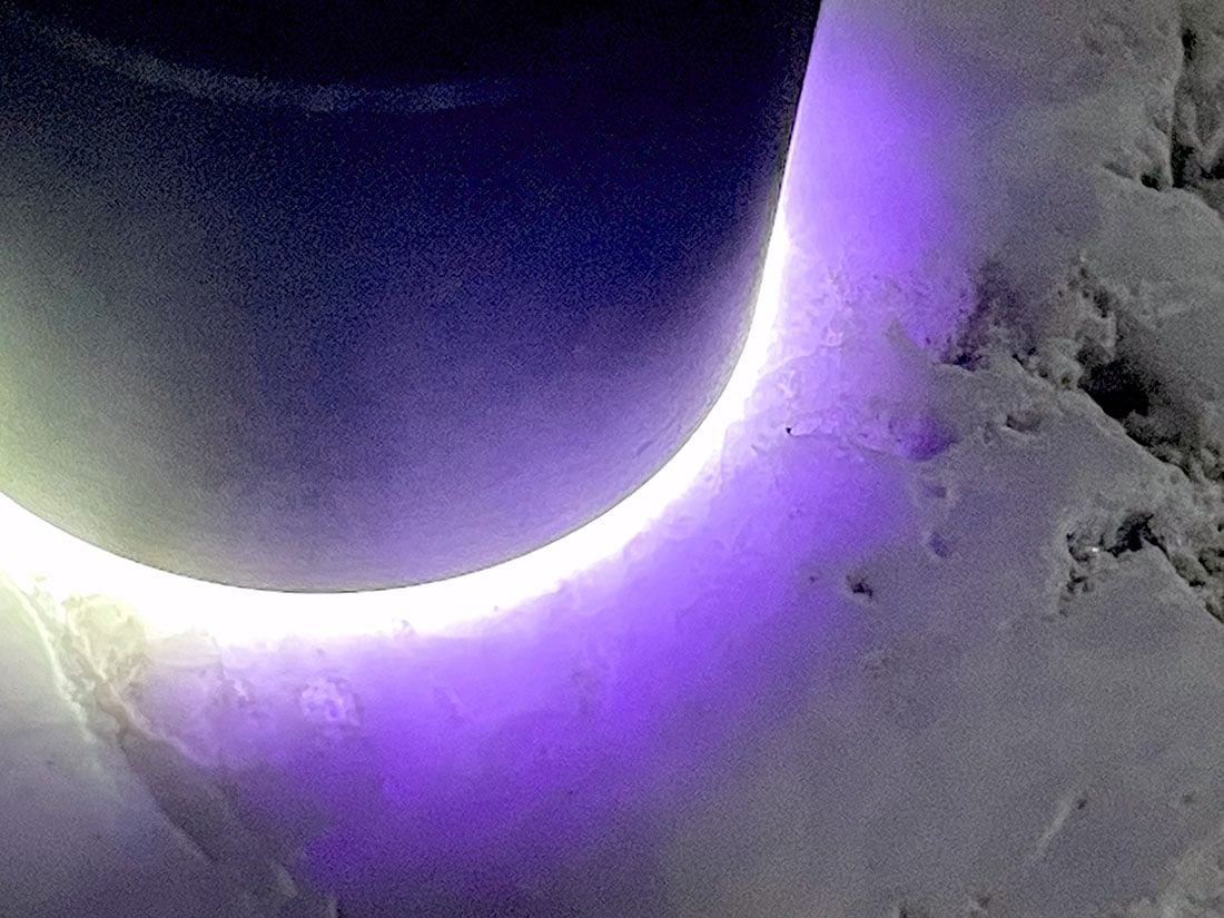 新潟県糸魚川産 ラベンダー翡翠(木製台座付き)