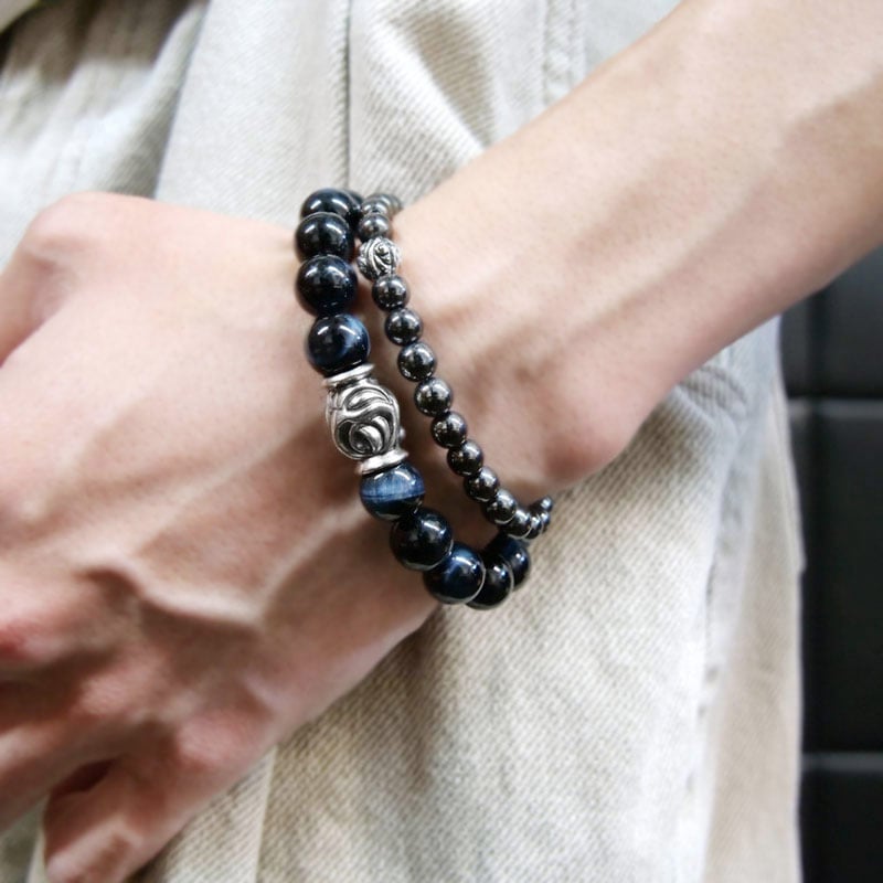 エンボスド ネスト ビード (S) ヘマタイト (6mm) ブレスレット | メイ