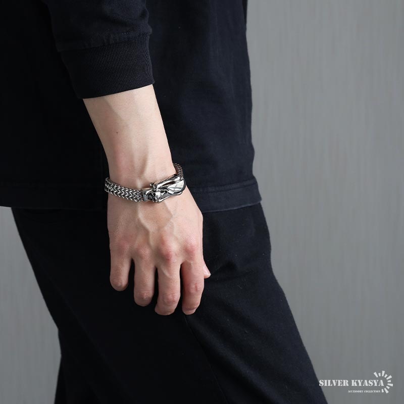 ステンレス スカルモチーフがアクセントのベルト風チェーン