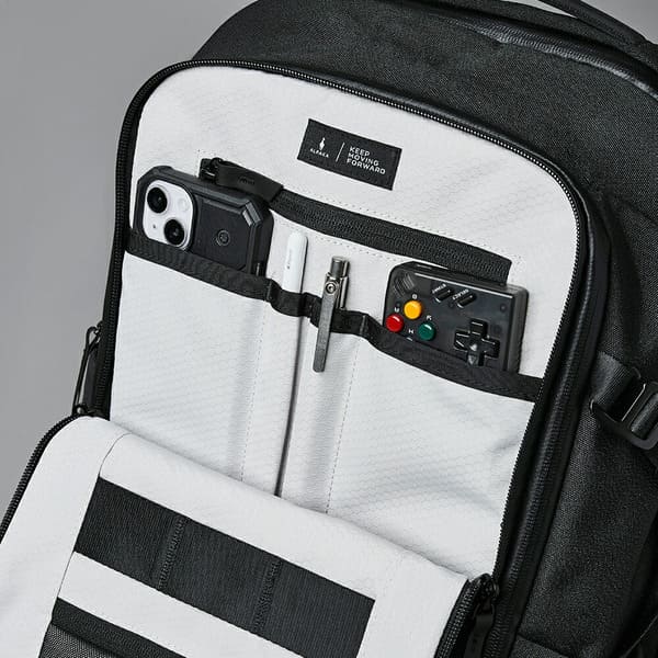 ELEMENTS TRAVEL BACKPACK AXOFLUX | BACKPACKS | 【公式】ALPAKA