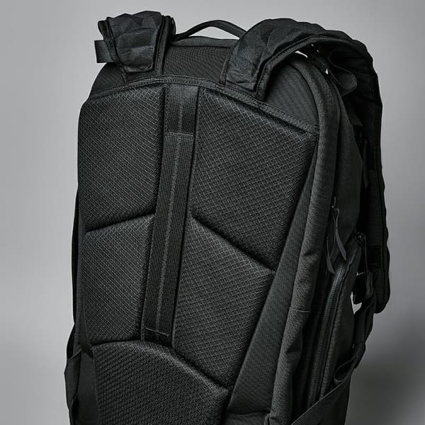 ELEMENTS TRAVEL BACKPACK AXOFLUX | BACKPACKS | 【公式】ALPAKA